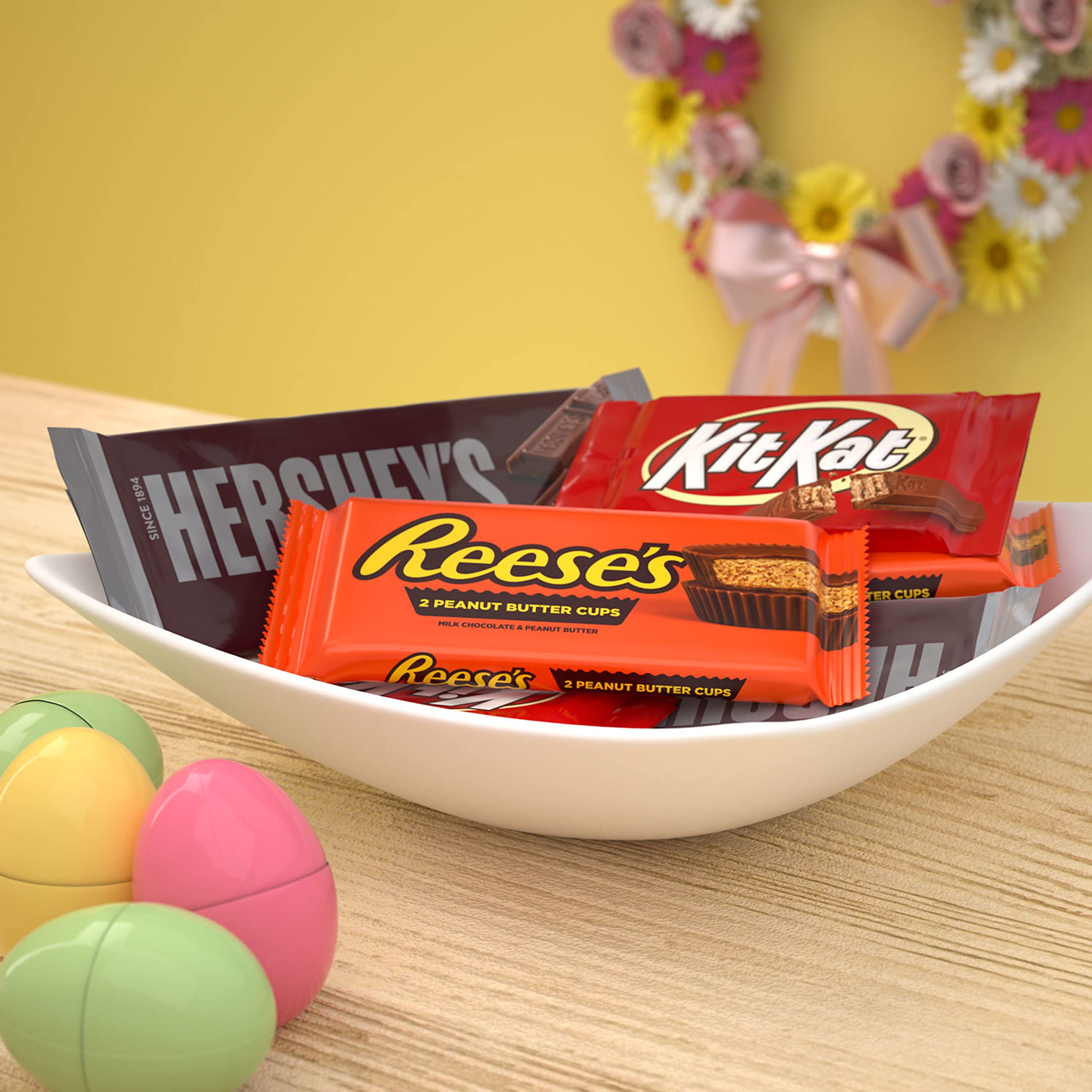 HERSHEY'S, KIT KAT and REESE'S Assorted Milk Chocolate Candy Variety Box, 27.3 oz (18 Count)