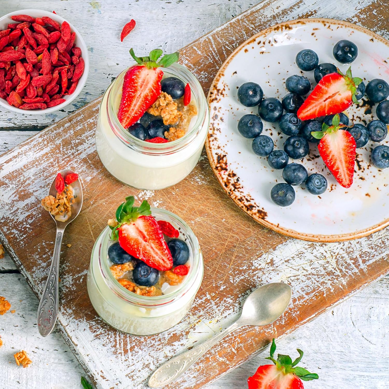 Yupik Organic Dried Goji Berries, 2.2 lb (35.2 oz), Gluten-Free, Non-GMO, Vegan, Dried Fruits, Wolfberries, Sulphite-Free, Superfood, High in Vitamin A & C, Source of Fiber, Ideal for Baking